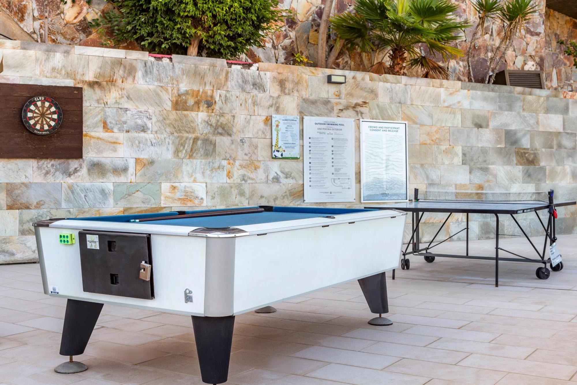 Apart-hotel Club Cala Blanca 3*